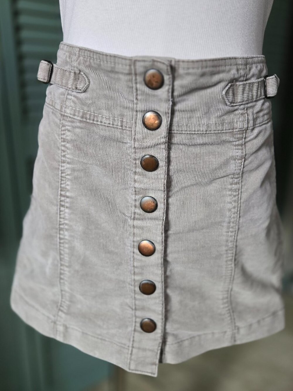 Vintage Gap grayish tan snap front corduroy mini skirt Size 2